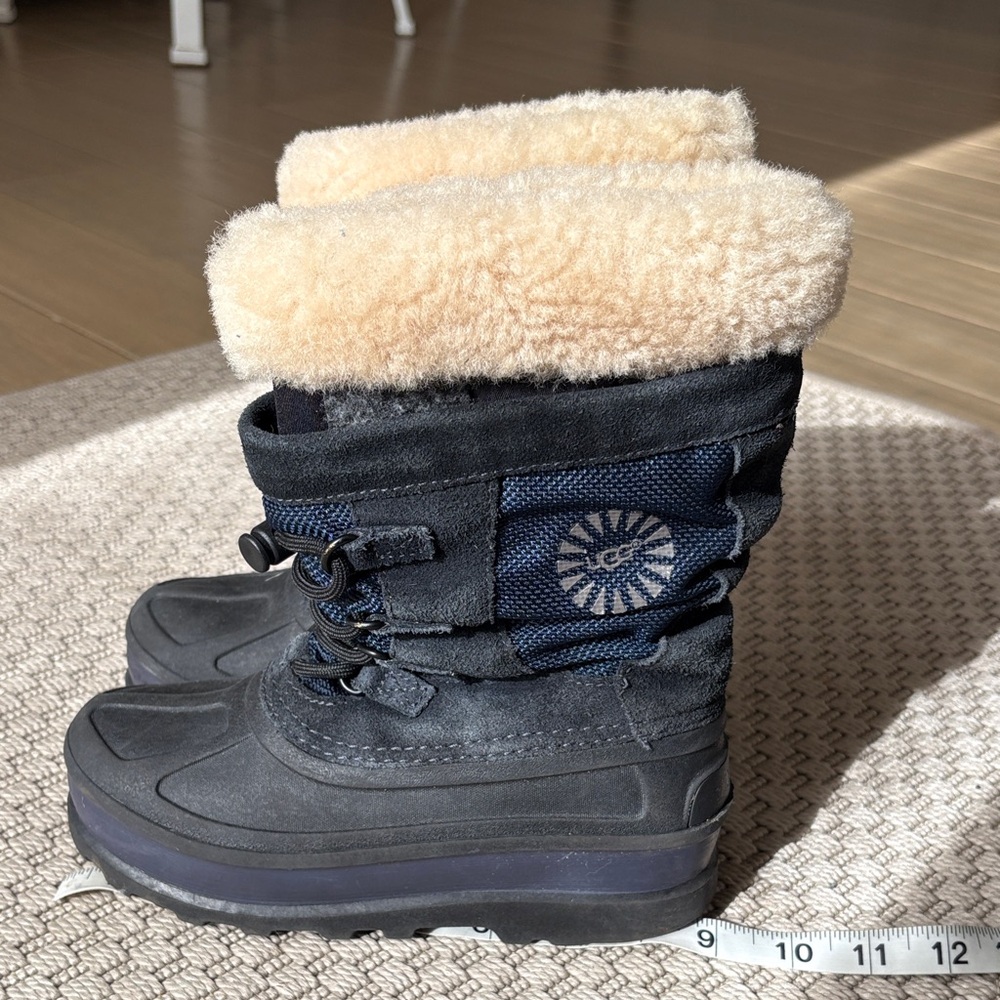 UGG Kids Winter Boots black/blue size 1
